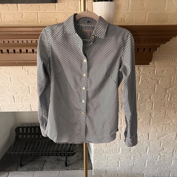 Classic Banana Republic Button-Down with Unique Pattern - Picture 1 of 6